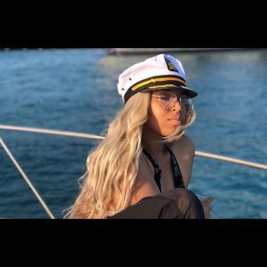 Meet your Posher, Emonie